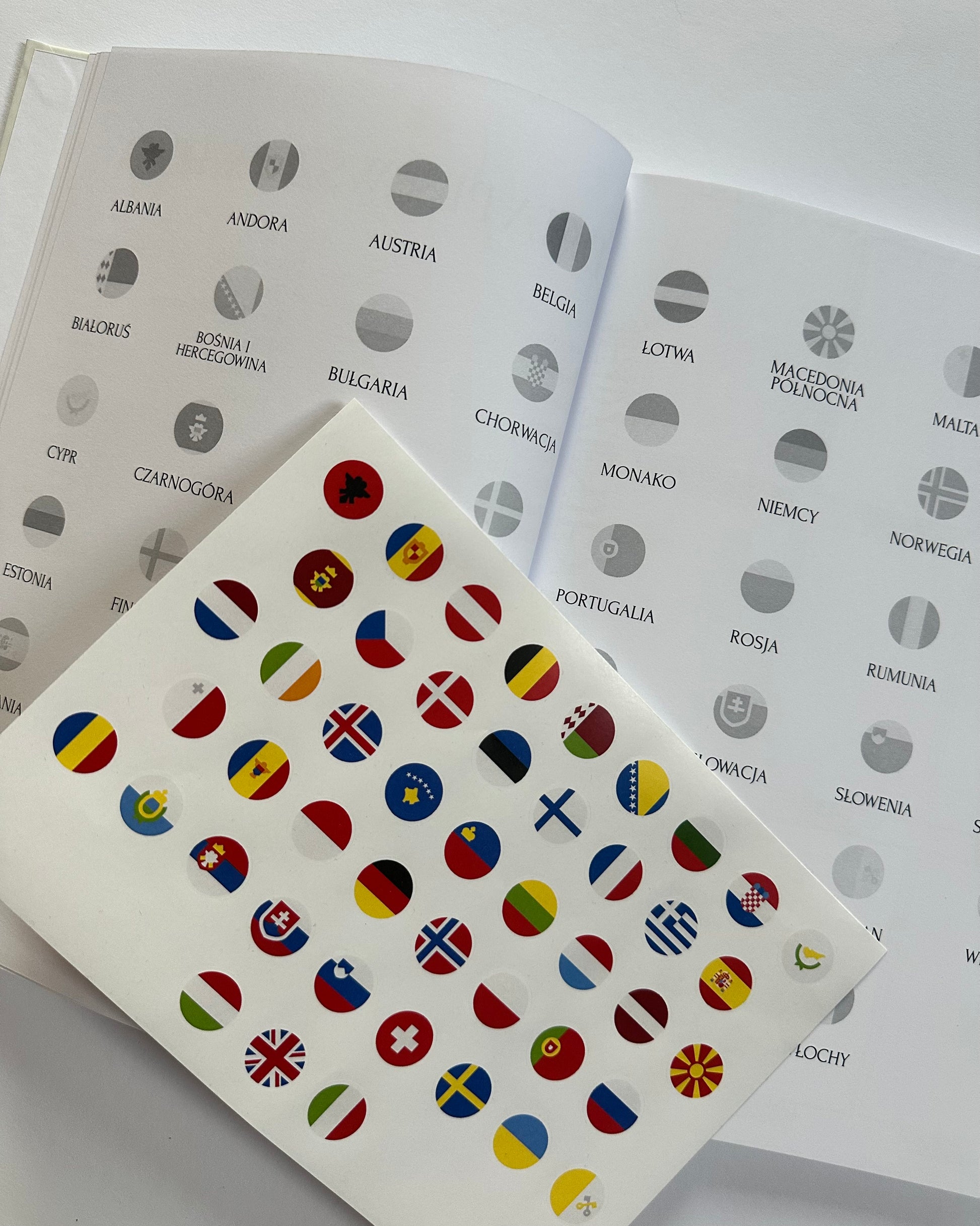 Otwarty dziennik podróży Europa, lista odwiedzonych krajów, naklejki flagi